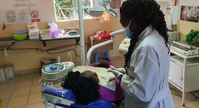 D_2022_06_16_HenrySchein_Pressemitteilung_Dentists-for-Africa_Bild-700x380px