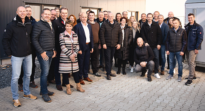 2023-04-18-Henry-Schein_BILD_EroeffnungKassel_DE-700x380