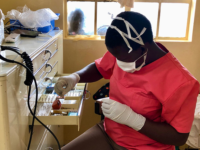 D_2024_05_23_HenrySchein_Pressemitteilung_HSC_Dentists-for-Africa_Bild1-2